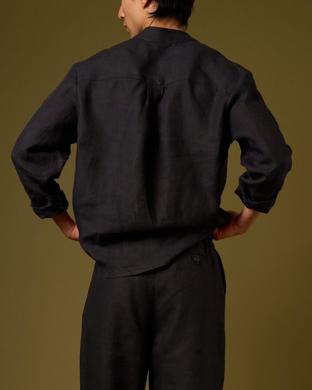 LINEN V-NECK SHIRT