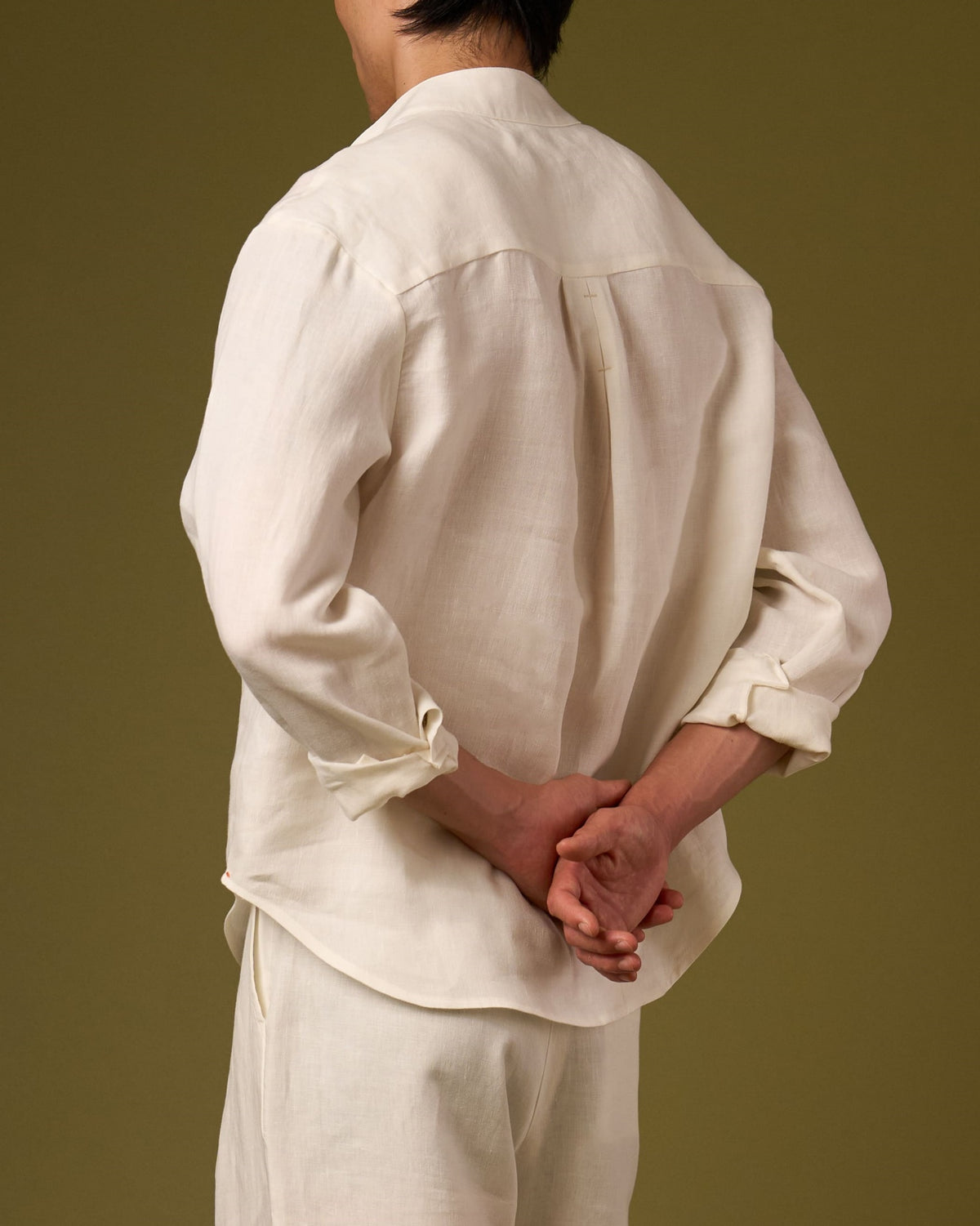 LINEN V-NECK SHIRT