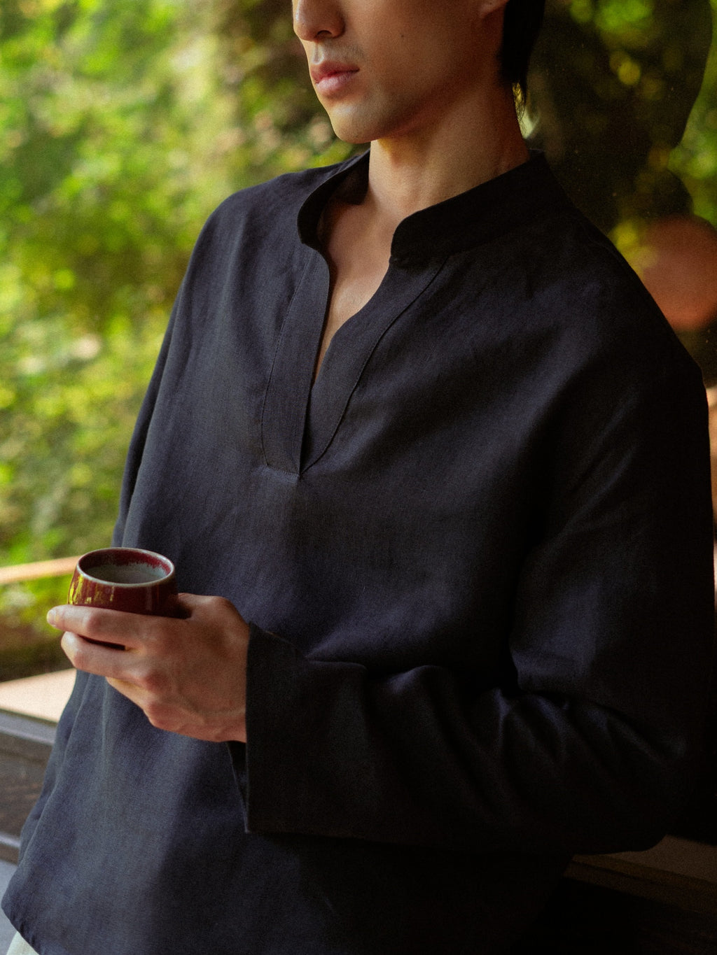 LINEN V-NECK SHIRT